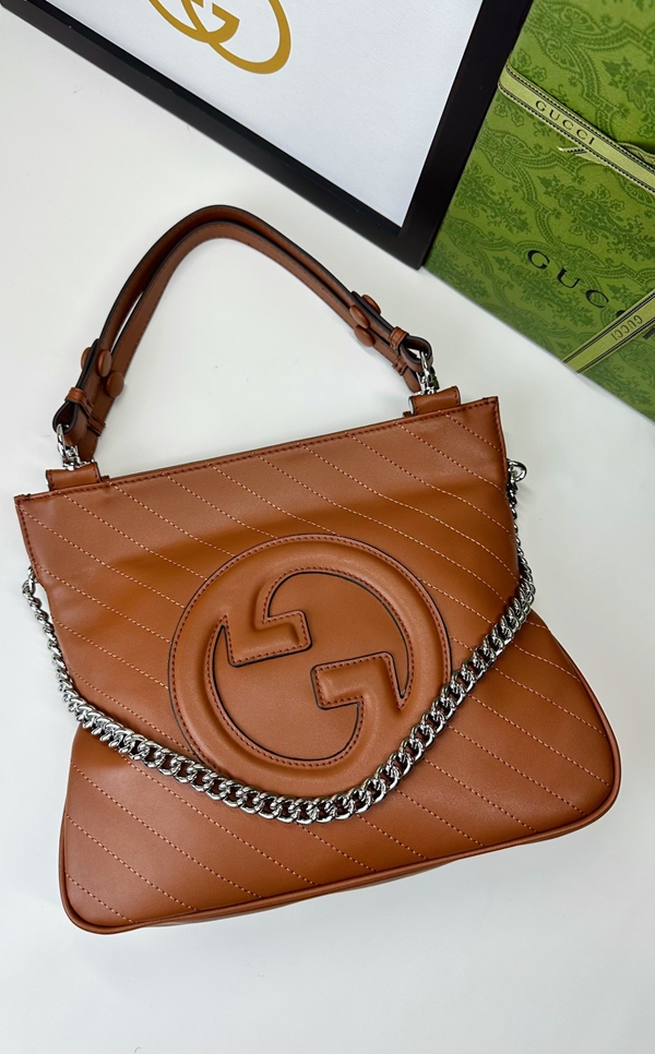 激安グッチバッグコピー着用イメージ